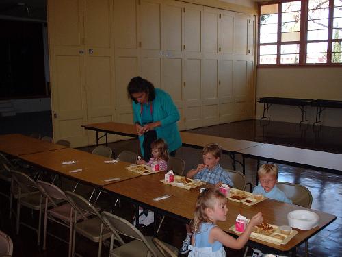 alsatia's first day at pre-k - the lunch    .jpg 29.3K